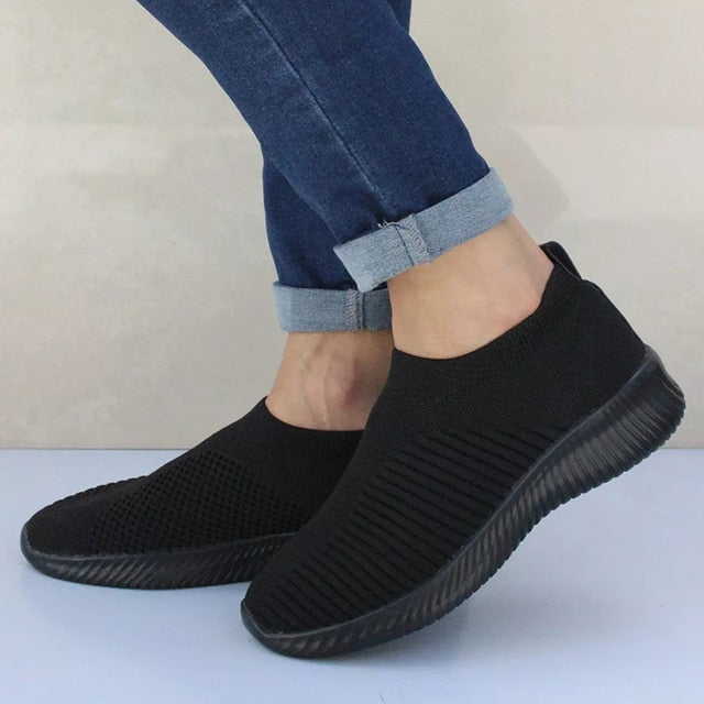 UPUPER Light Sneakers Women Breathable Mesh Vulcanized Shoes Outdoor Flat Slip-On Sock Shoes Women For Walking Plus Size 35-43